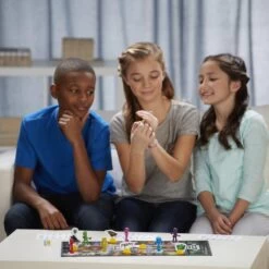 Clue Junior Game -Hasbro Toyland 318d4961c093846a0c6c290188b1e235722dd7e3