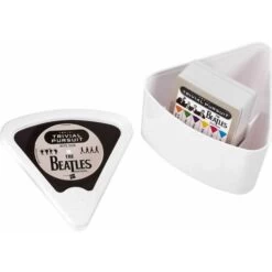 Hasbro Trivial Pursuit: The Beatles -Hasbro Toyland Hasbro Trivial Pursuit The Beatles 2