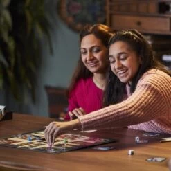 Clue Game Classic -Hasbro Toyland ad68a7e99b8abd5b7efd54f0caef1fd2e861c995 1